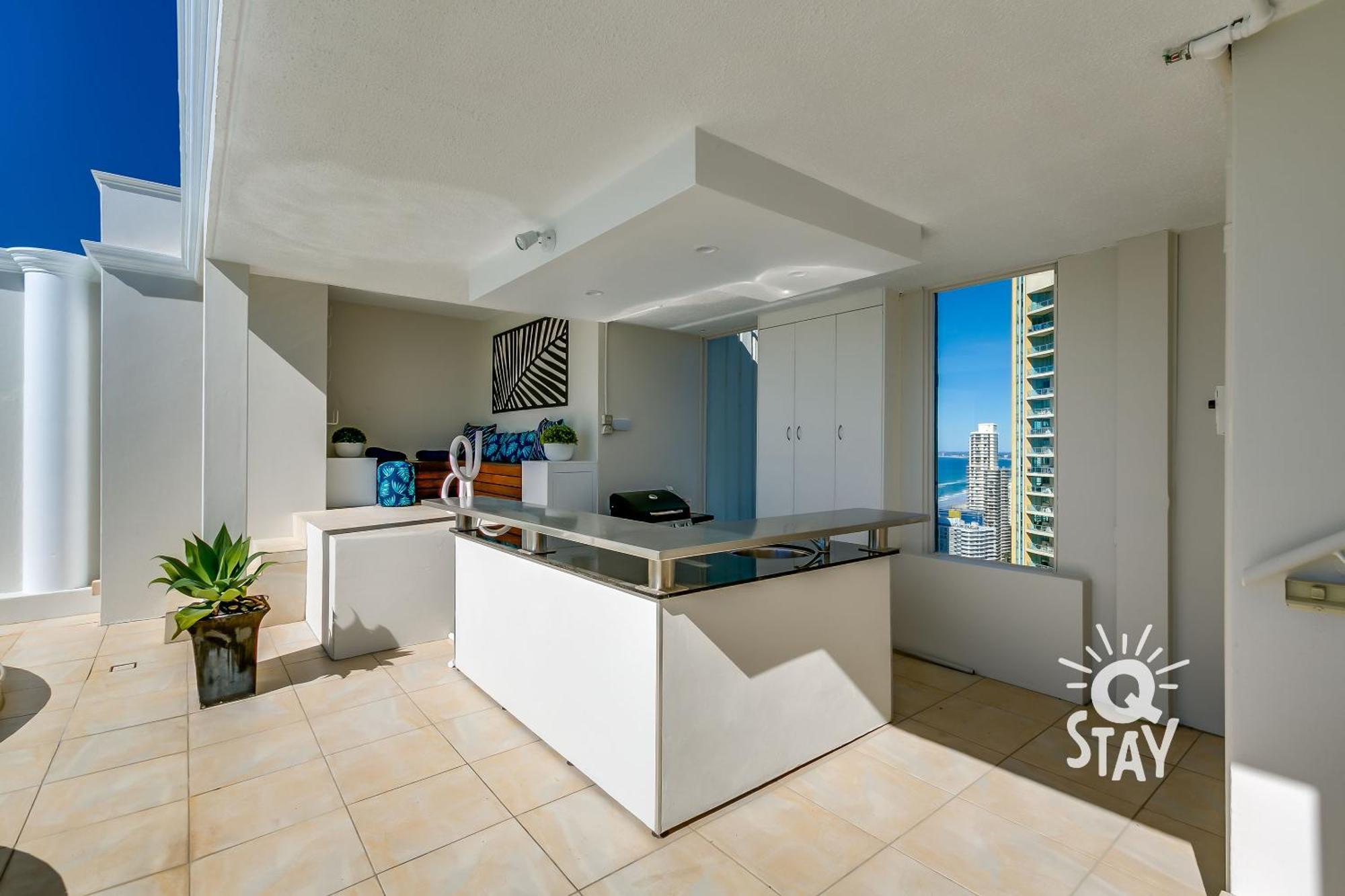 3 Bedroom Penthouse With Private Pool - Q Apartment