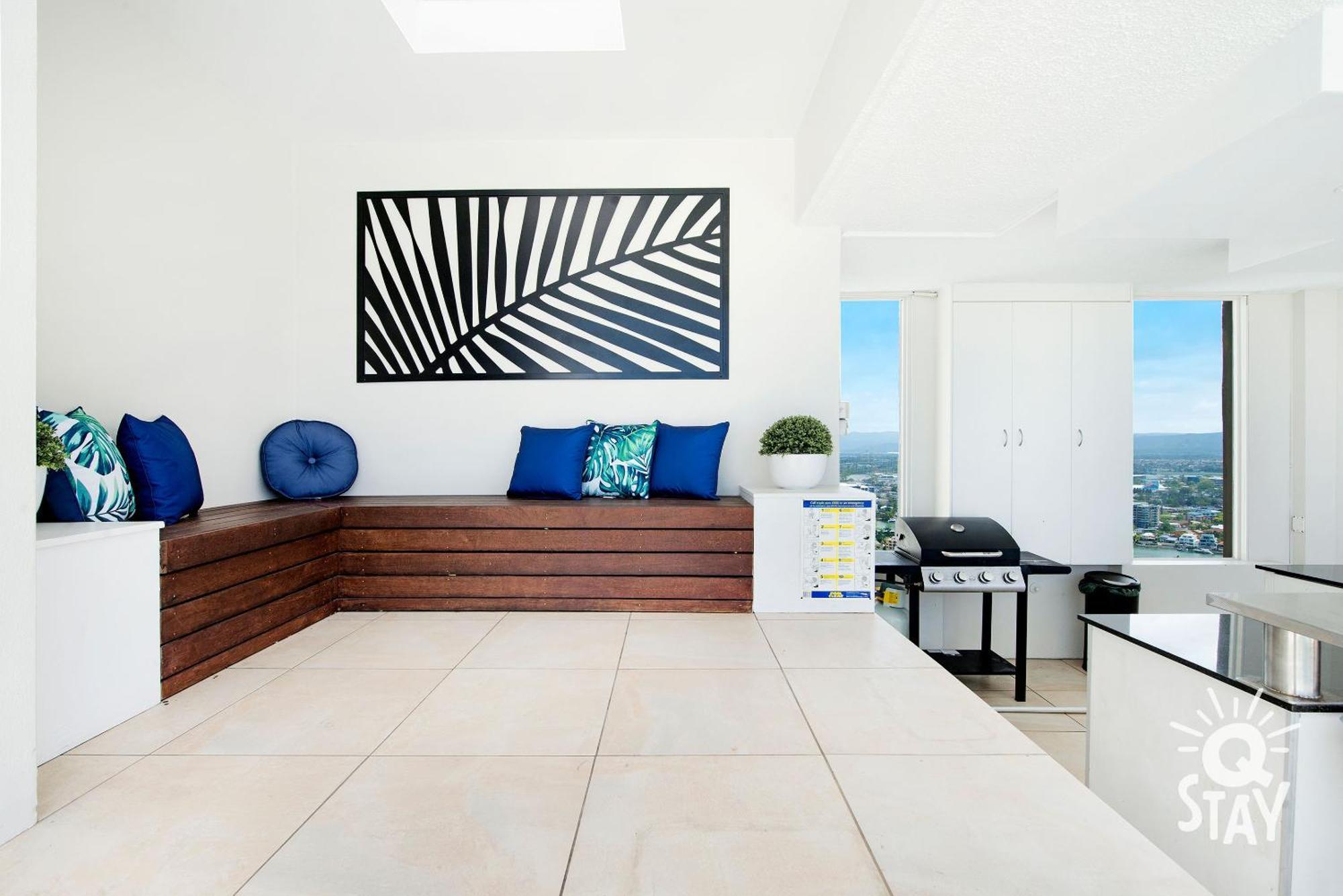 Apartment 3 Bedroom Penthouse With Private Pool - Q *